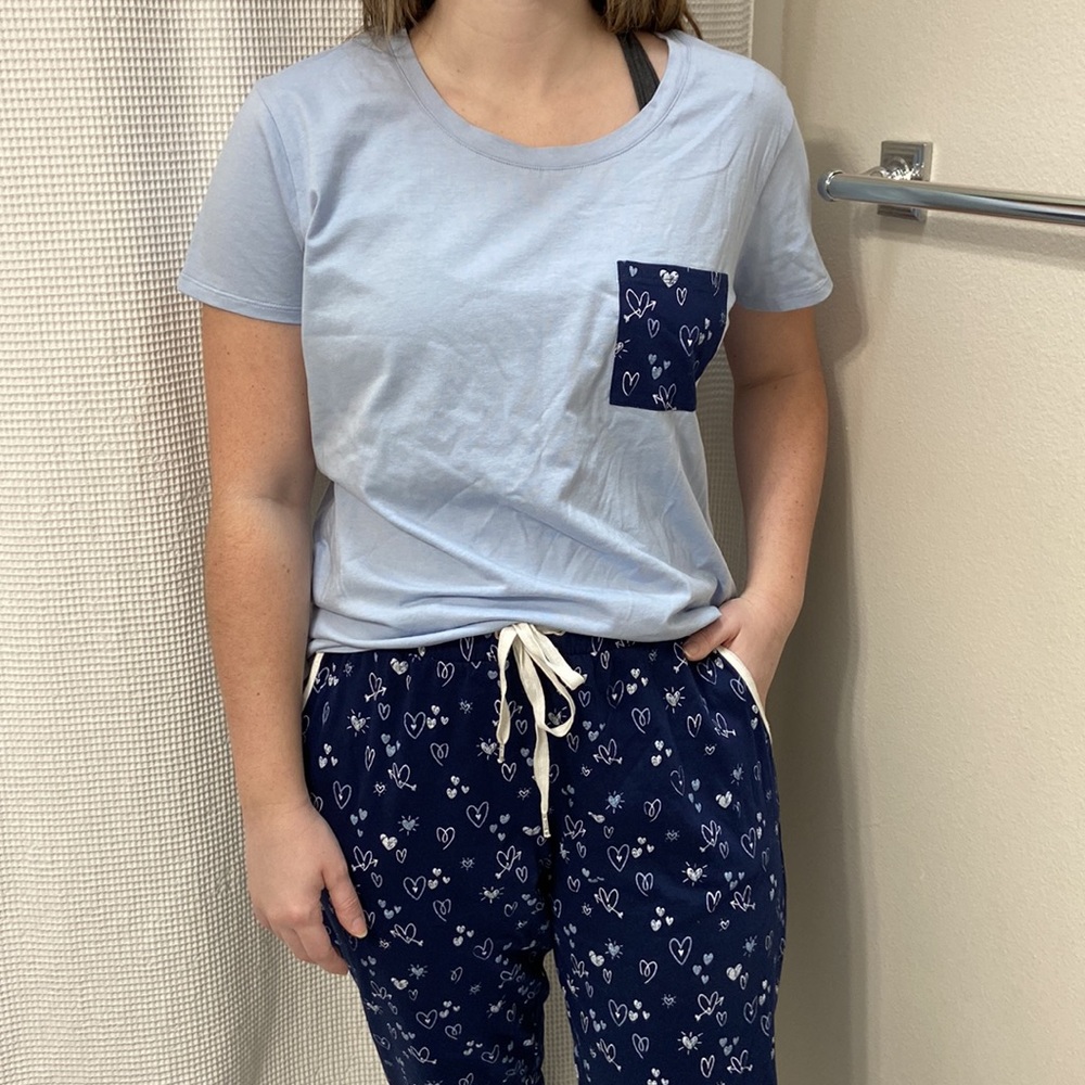NWT Women’s Simons blue hearts pajamas shirt and pants set. Size large.